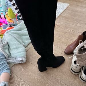 Elegant Black Women's Boots